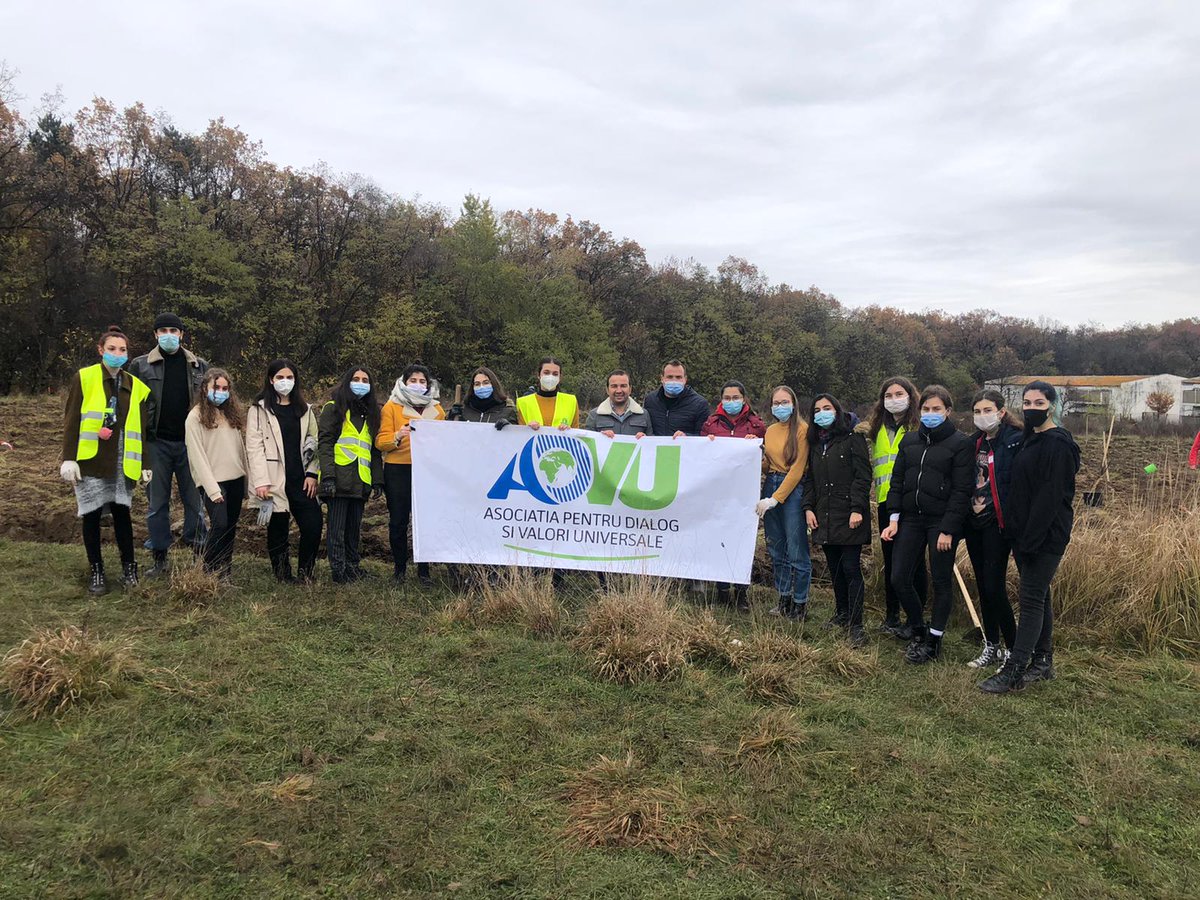 ADVU_ro's tweet photo. Our volunteers in collaboration with the As. Se-Poate have planted hundreds of trees in the village of Baicoi, in Prahova. ADVU(Association for dialog and Universal Values) is promoting respect and love for "nature"!
@AdrianOros4
@RO_env
@RNP_Romsilva
#green #ADVU #SePoate https://t.co/xpQBSrq4cy