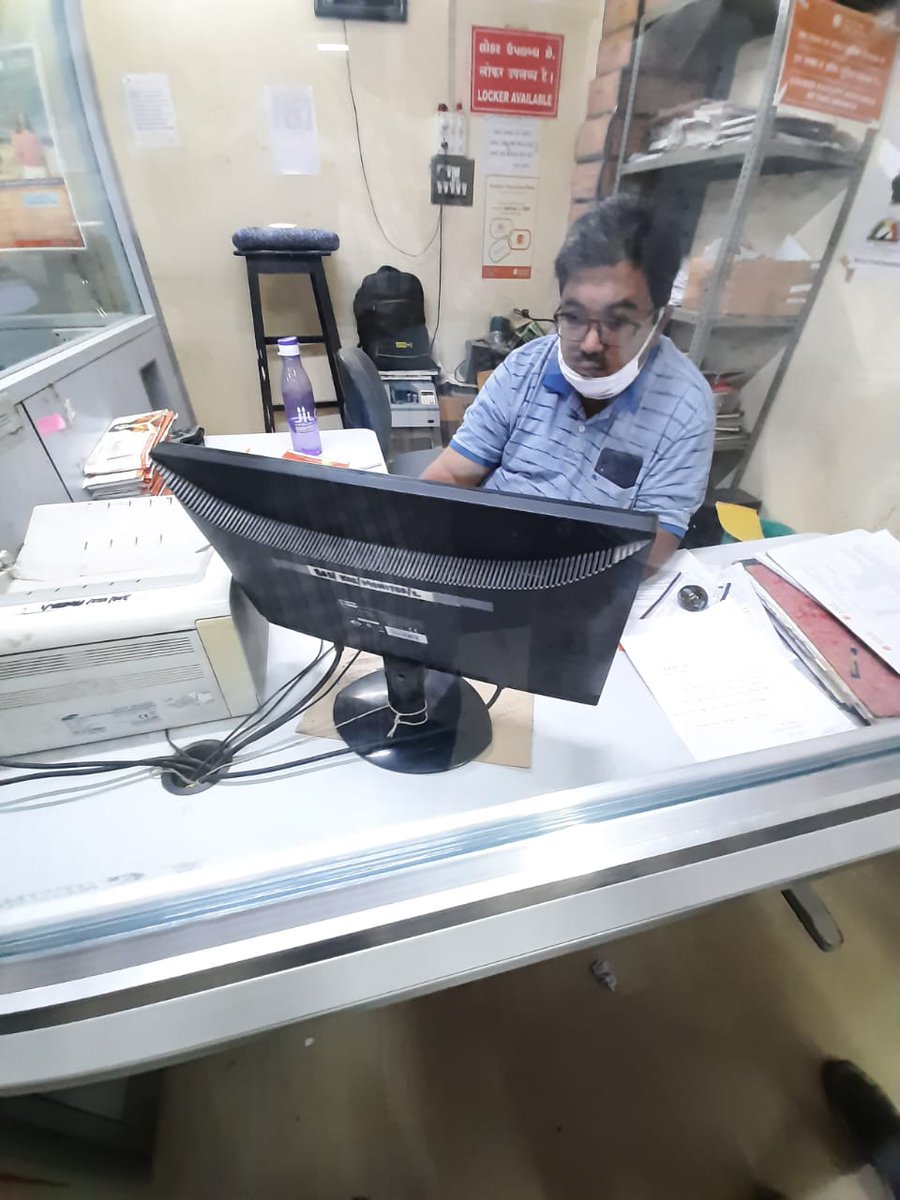 HuzziNaf's tweet photo. @RBI @bankofbaroda @BharuchPolice @CollectorBharch @PrantAnkleshwar @RKBhagora1 @MoHFW_INDIA #bharuch #Ankleshwar #Kosamdi #ભરૂચ #અંકલેશ્વર #કોસમડી
કોસમડી કુમકુમ બંગ્લોઝ પાસે આવેલી બેંક ઓફ બરોડા ના કર્મચારી માસ્ક  ખુલ્લું રાખી બેન્કમાં ફરજ બજાવી રહ્યા છે તે કેટલું યોગ્ય? https://t.co/6vfVBjHSqX