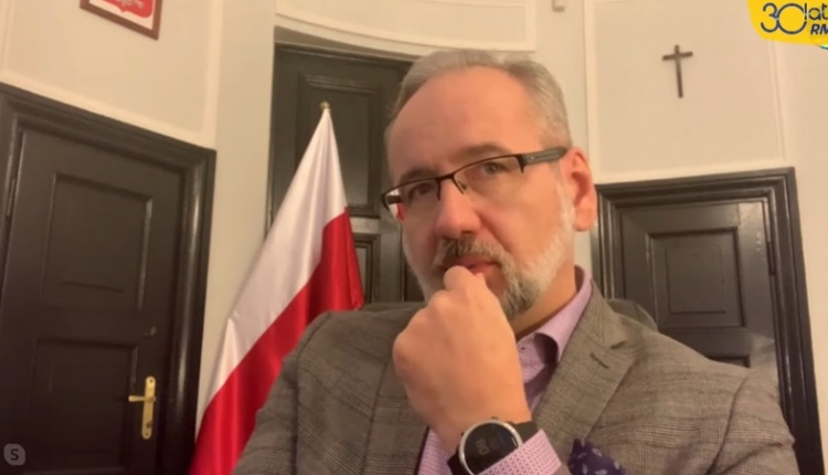 Laurunia3's tweet photo. 🤦‍♀️😷Czy oni dobrze się czują?Za kogo oni się uważają?
Minister Zdrowia Adam Niedzielski podczas dzisiejszego programu w RMF FM powiedział, że narzucane przez rząd zasłanianie twarzy już nigdy nie zostanie zniesione, nawet, gdy zakończy się tzw. pandemia.
https://t.co/ea6Xvrqb3N https://t.co/pHJV2cHhXC