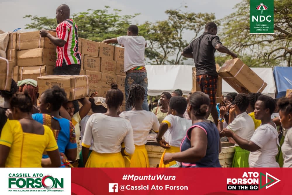 PebblesBroken's tweet photo. Vocational training and Apprenticeship which have always been very important to Hon Cassiel Ato Forson to promote youth development for the people of AEED and Ghana at large!
So therefore,he give away free equipment to the youth to start up..
#GoForJM
#RetainAtoForson
#CAF2020 https://t.co/wZ7ii6gOjb