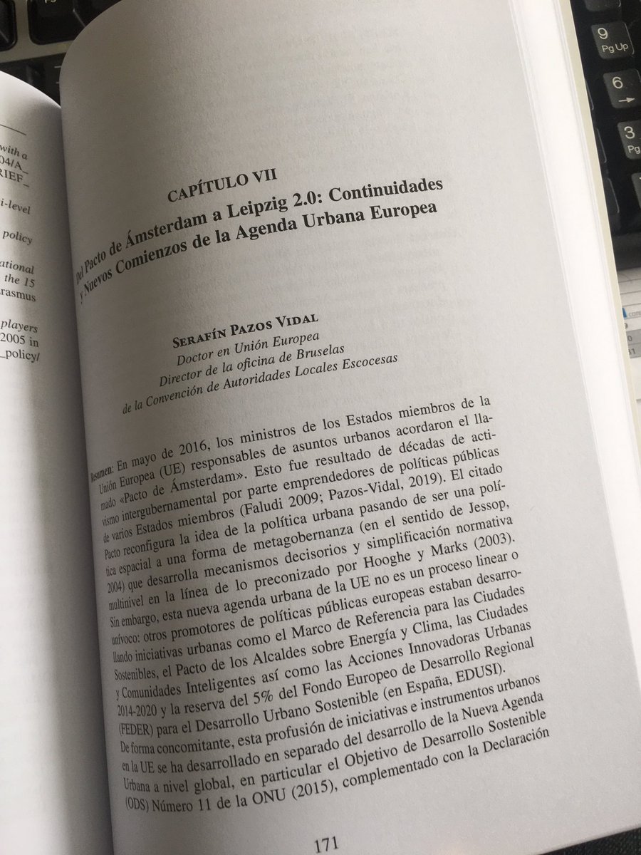 SerafinPazos's tweet photo. No por saber lo que pone no deja de hacer mucha ilusión que @s_dgregorio me haya hecho llegar el ejemplar de “Las Agendas Urbanas y el Gobierno de las Ciudades” obra colectiva de #URBANRED publicado por @editorialreus.
Lo mejor:muchos otros capítulos donde aprenderé cosas nuevas. https://t.co/BwA56eWAvg