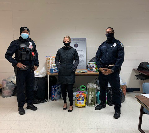 BfloPBA's tweet photo. C-District officers & NET recently held a donation at their station house to collect gently used/new items for those in need. A C-District officer & NET officer meet w/ @MattUrbanCenter Development Director to assist in transporting the donated items. #BuffaloPBA #BfloPBA https://t.co/O0nlW6HlGk