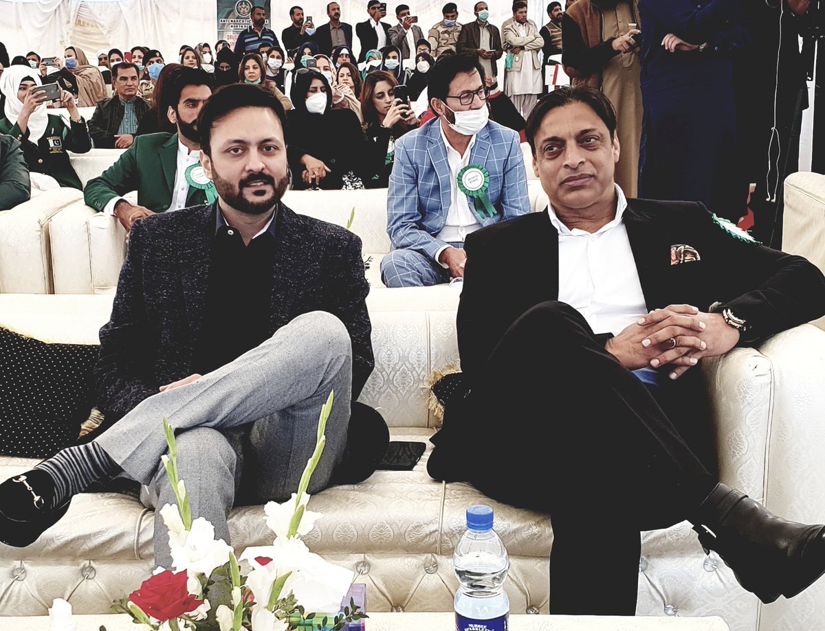 shoaib100mph's tweet photo. It was my honor being the speaker/guest of honor at the symbolic drug burning ceremony by Anti Narcotics Force of Pakistan. 
ANF is making efforts to the best of its capacity &amp; resources for a drug free Pakistan. 
Play sports, work out &amp; do healthy activities for a bright future. https://t.co/4nhsZCC6lA