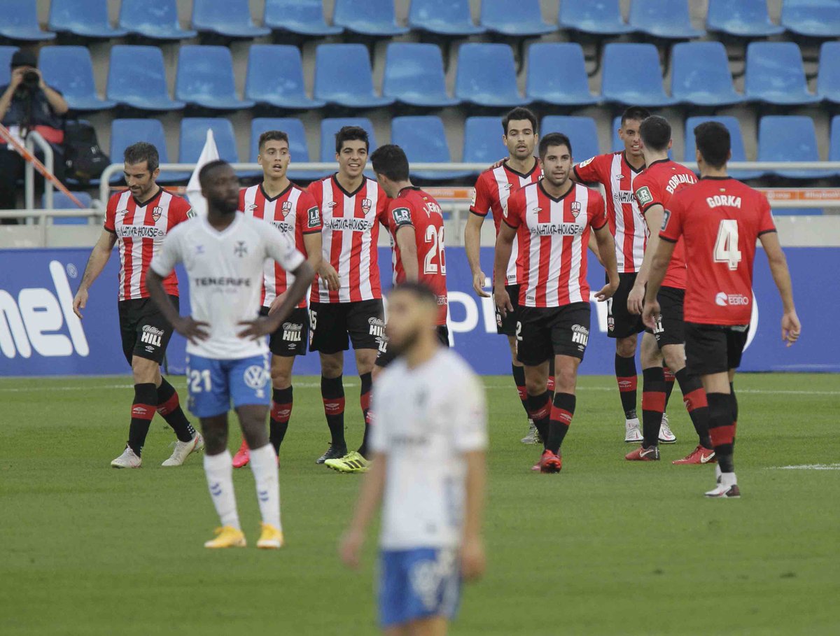 LaLiga's tweet photo. ✅ CD Tenerife 0-1 UD Logroñés
✅ UD Logroñés 1-0 Sabadell
✅ Cartagena 0-1 UD Logroñés 
✅ UD Logroñés 1-0 Alcorcón 
✅ Real Oviedo 2-3 UD Logroñés 

🔝🔴⚫⚪ ¡5 victorias seguidas y 7º de #LaLigaSmartBank! 

🙌 ¡ALEGRÍA de la @UDLogrones dentro y fuera de Las Gaunas! https://t.co/TaI1VGqmjq