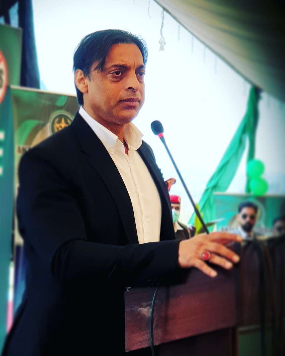 shoaib100mph's tweet photo. It was my honor being the speaker/guest of honor at the symbolic drug burning ceremony by Anti Narcotics Force of Pakistan. 
ANF is making efforts to the best of its capacity &amp; resources for a drug free Pakistan. 
Play sports, work out &amp; do healthy activities for a bright future. https://t.co/4nhsZCC6lA