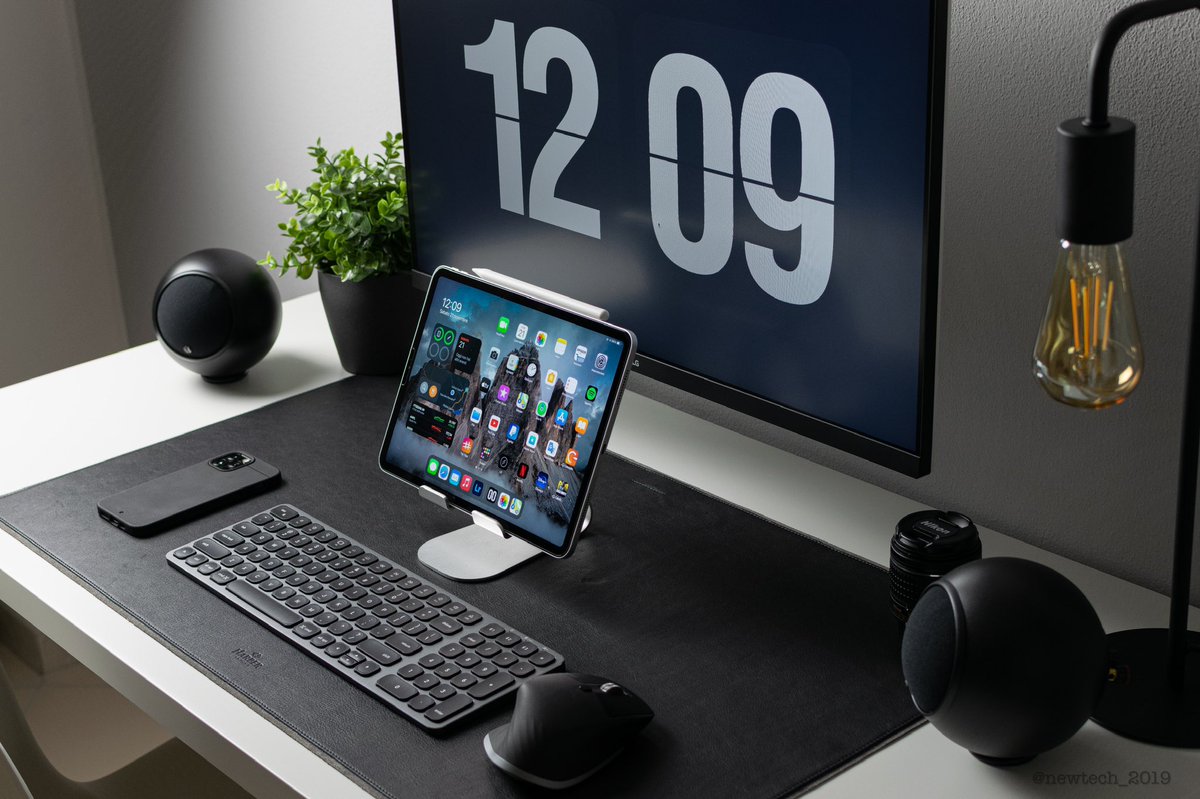 GalloAcoustics's tweet photo. Time for a desk upgrade...? Featuring A’Diva in Satin Black. https://t.co/AlSFxyLOq2