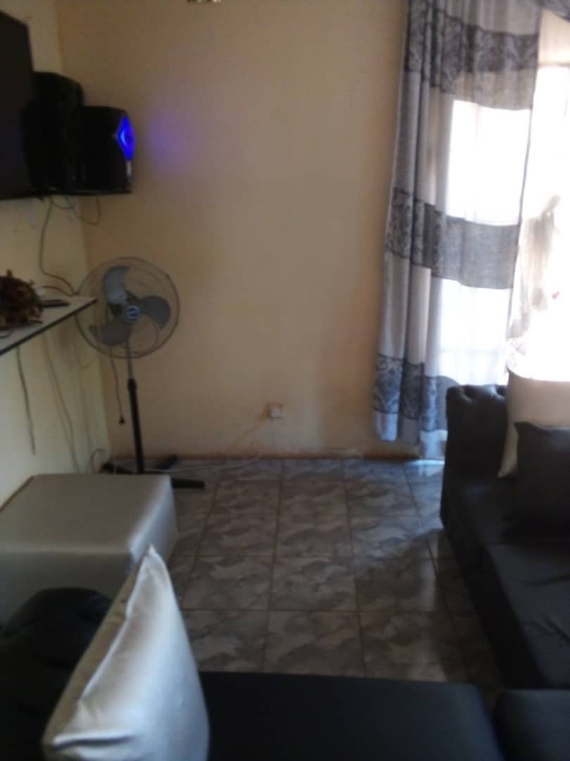 propertygalax2's tweet photo. Greendale, Msasa - 3 rooms for rent
✓ Shared kitchen
✓ Share Lounge
✓ Toilet &amp; bathroom
✓ Own bedroom
✓ Prepaid electricity
✓ Single person required
✓ Rental fees - US$75 
✓ Immediate occupation
WhatsApp 0771835705, Call/text (024)2753943 ; 0734157338. #accommodation https://t.co/9FqWo2xwnP