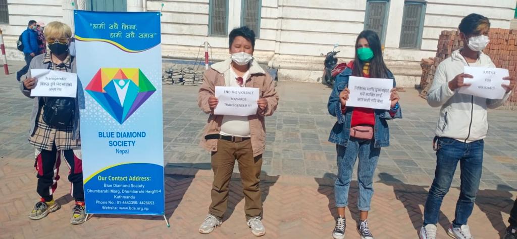 WeAreAPTN's tweet photo. On #TDOR2020 from
@bds_nepal #nepal
"15 trans people gathered in heart of the city called Basantapur Durbar square holding pla card stating to stop violence, #TDOR 2020, Call for law to trans violence and brutality, curriculum to address trans issue, Justice for #Nikisha" https://t.co/D0cM31dG0u