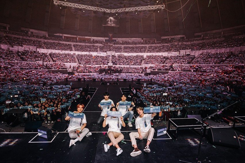 ionlyknowdance6's tweet photo. Somewhere I can come back to
A place I want to come back to
I want to start my beginning here

Happy one year to the best part of my 2019✨ 
Till we meet again, healthier and happier
사랑해요, 우리 슈퍼밴드 💛

#DAY6GRAVITYinMNL https://t.co/9drQKDFsIb