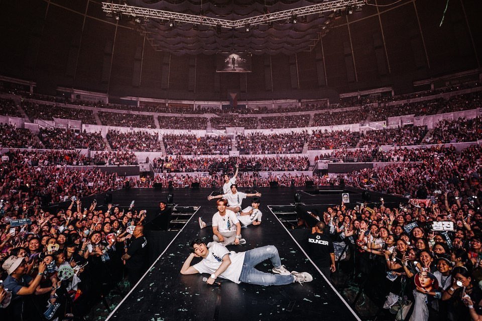 ionlyknowdance6's tweet photo. Somewhere I can come back to
A place I want to come back to
I want to start my beginning here

Happy one year to the best part of my 2019✨ 
Till we meet again, healthier and happier
사랑해요, 우리 슈퍼밴드 💛

#DAY6GRAVITYinMNL https://t.co/9drQKDFsIb