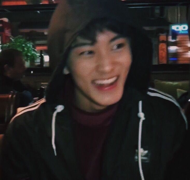 mamanongcas's tweet photo. ใจเย็นม้าคอย่าร้อง #markcas #marklu https://t.co/aS7A2WEjBE