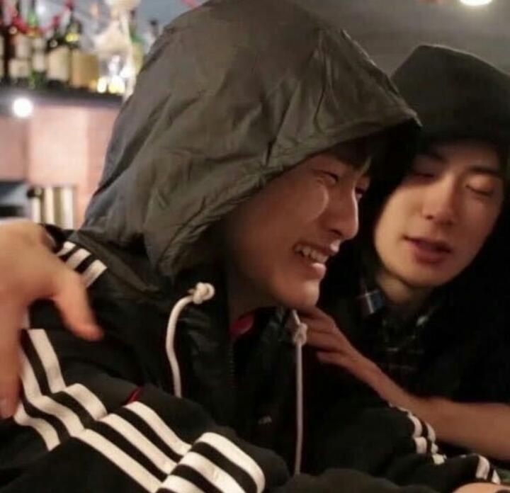 mamanongcas's tweet photo. ใจเย็นม้าคอย่าร้อง #markcas #marklu https://t.co/aS7A2WEjBE