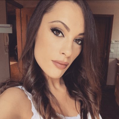 Nikita Bellucci - I’M BACK 🎉 #NouvellePhotoDeProfil https://t.co/C7ldRQimet