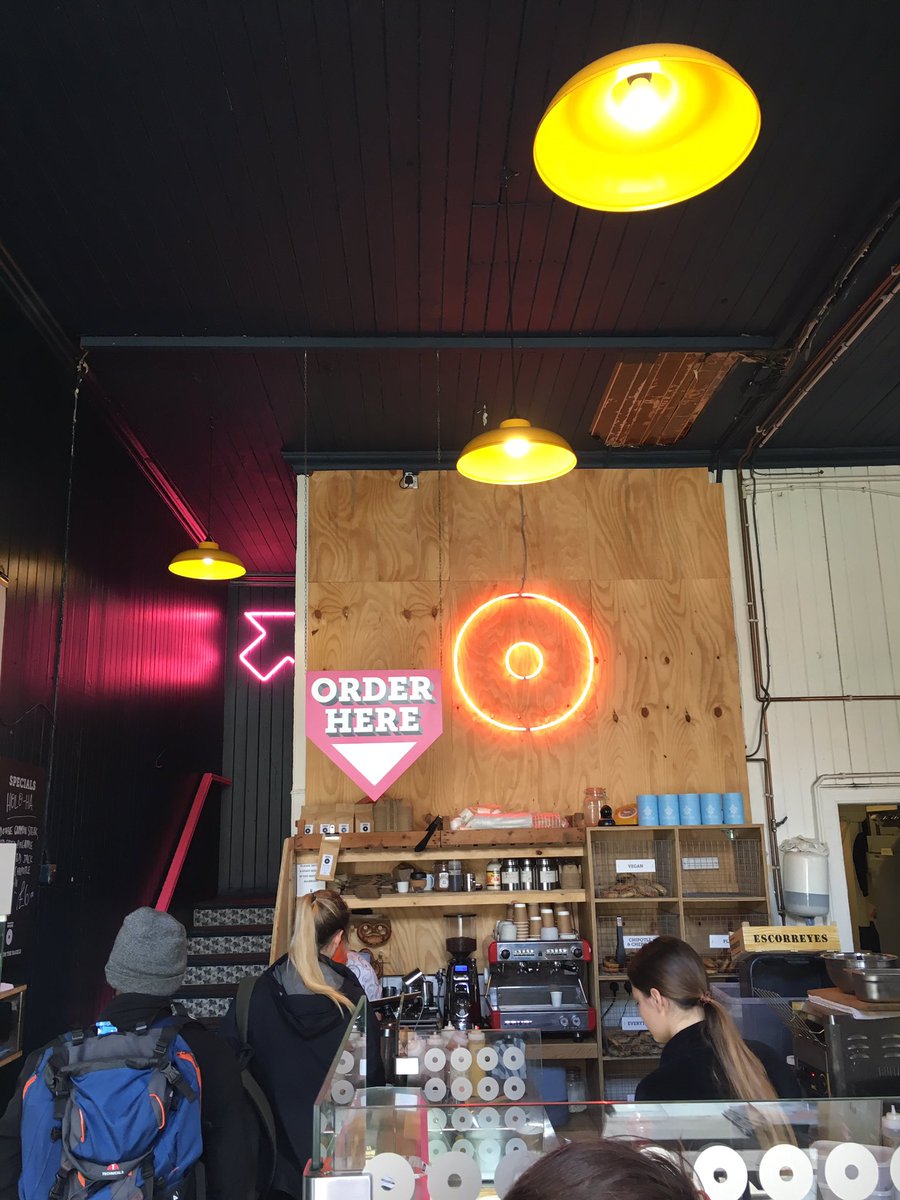 SimonZev's tweet photo. A sunny June 2nd saw me capture this shot of the old city, &amp; on June 3rd I went to this awesome bagel joint in Leith which is built into some abandoned railway arches under the old bridge. The bagel was absolutely fab 😋 I miss Edinburgh &amp; Scotland! #NeedtoVisit 🏴󠁧󠁢󠁳󠁣󠁴󠁿 #TrainTravel https://t.co/FbSyBMUbxx