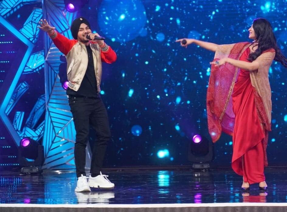 BhoomiOfficial's tweet photo. Re’va De on stage with @gurdeepmehndi ✨
Check another episode of “Taare zameen par” this evening on @starplus
More pics on your way✨
#revade #starplus #promotions https://t.co/QEXzHT5KL6