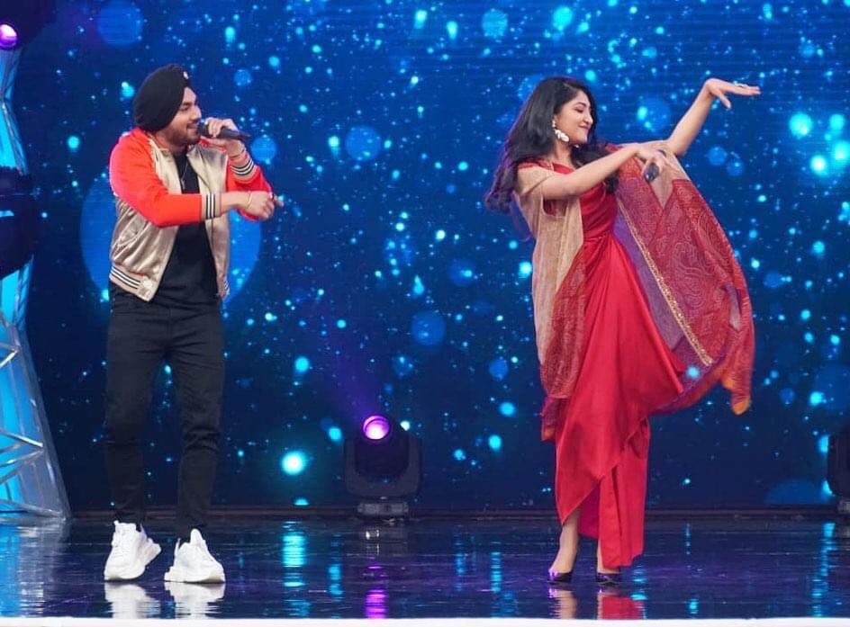BhoomiOfficial's tweet photo. Re’va De on stage with @gurdeepmehndi ✨
Check another episode of “Taare zameen par” this evening on @starplus
More pics on your way✨
#revade #starplus #promotions https://t.co/QEXzHT5KL6