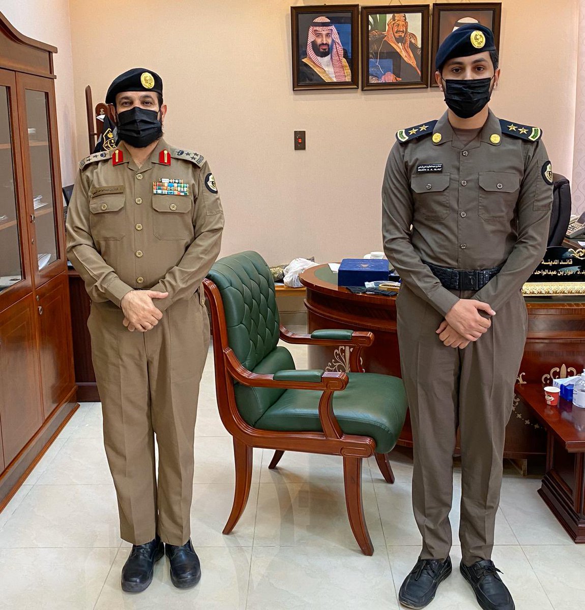 Rt_alali's tweet photo. نبارك لابن العـم : معـاذ بن عبدالحكيم
بن علي المهناء آل علي ترقيته إلى رتبة
ملازم اول متمنين له التـوفيق والسداد
في خدمه دينه ومليكه و وطنه
 @Muath_Aalali https://t.co/oSfox6eTNt