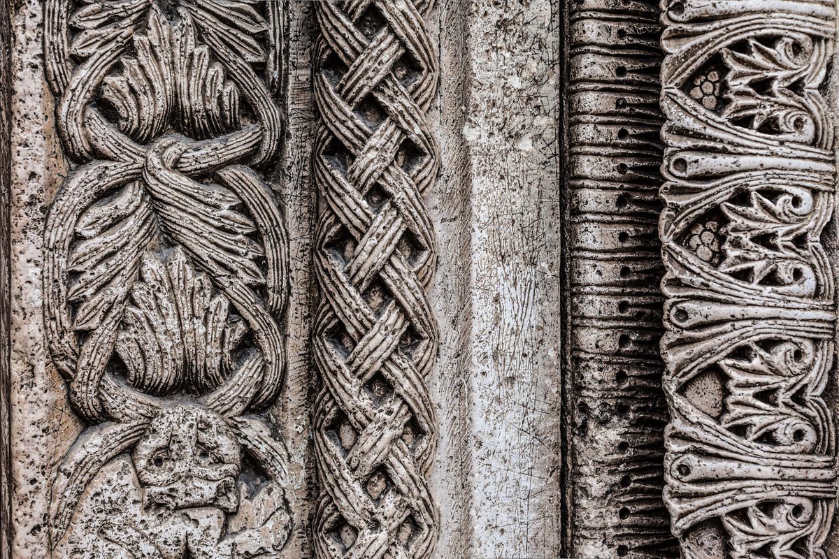 puglialy's tweet photo. Puglia's intricate basreliefs of the Puglian romanesque style #architecture #arts #basreliefs #romanesque #history https://t.co/aonkKl3MgQ