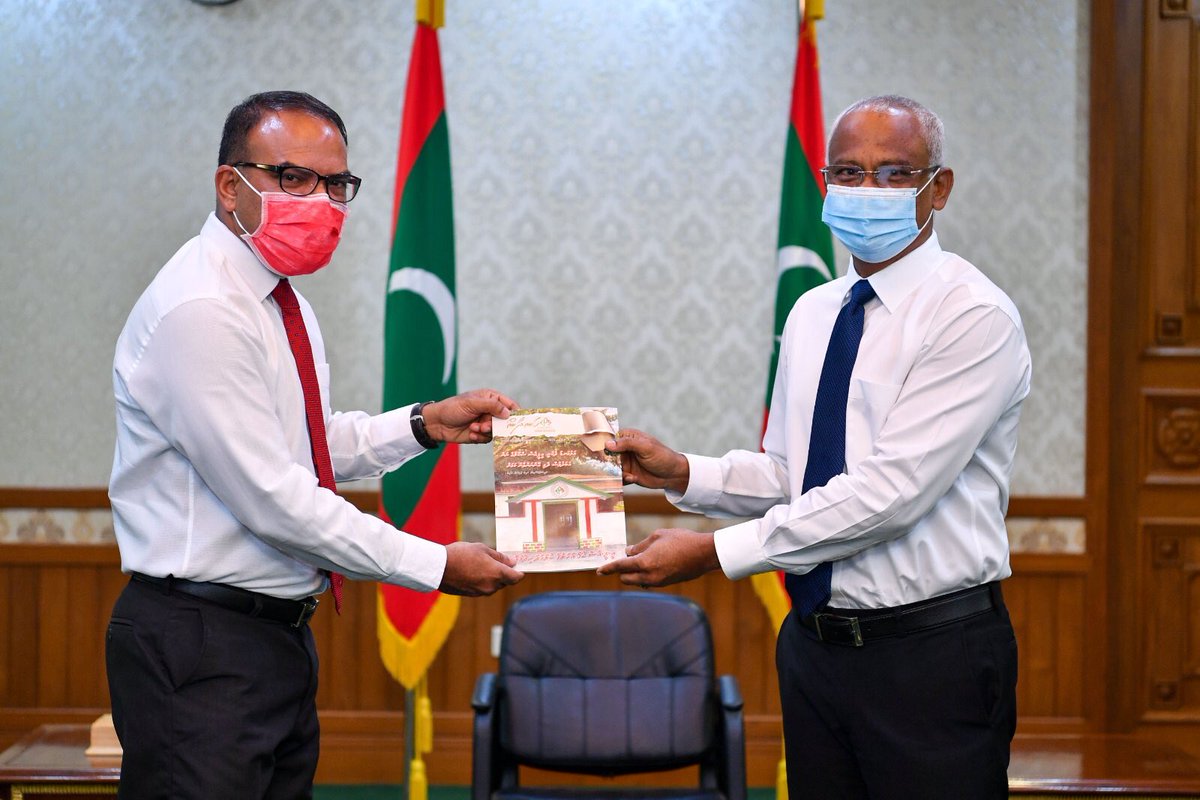 epsfoundationmv's tweet photo. EPS Foundation Presents “EPS Han’dhaan” Magazine to the President https://t.co/o4uDRpQW94