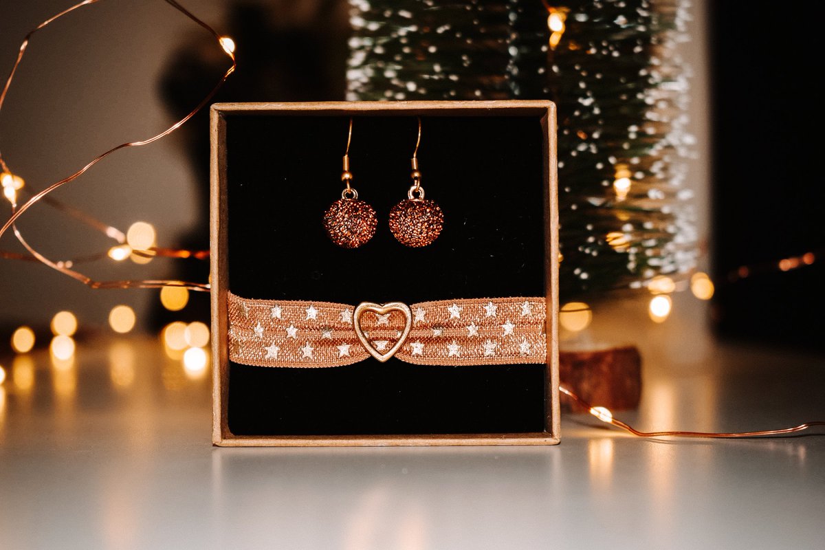 AureCancan's tweet photo. Coffret cadeau 🎄✨⚠️🤍
Lien du Shop dans la bio 🎁
#Noel #confinementSaison2 #confinement #covid_19 #cadeaubijoux https://t.co/zyRevSxe5Z