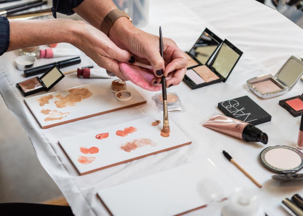 AJardella's tweet photo. Next week we enter the  winter season! ❄️☃️. Our skin tones change &amp; a great time to experiment with colour correction! Here working to tiles using soft peach blushers &amp; glows to bring life into winter complexions. #winterskincare #makeuplooks https://t.co/NWCK29GLUL