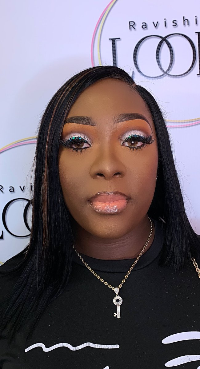 LooksRavishing's tweet photo. Enhanced Ravishing Look with a beautiful glitter liner ✨ https://t.co/gOFIclbQBM