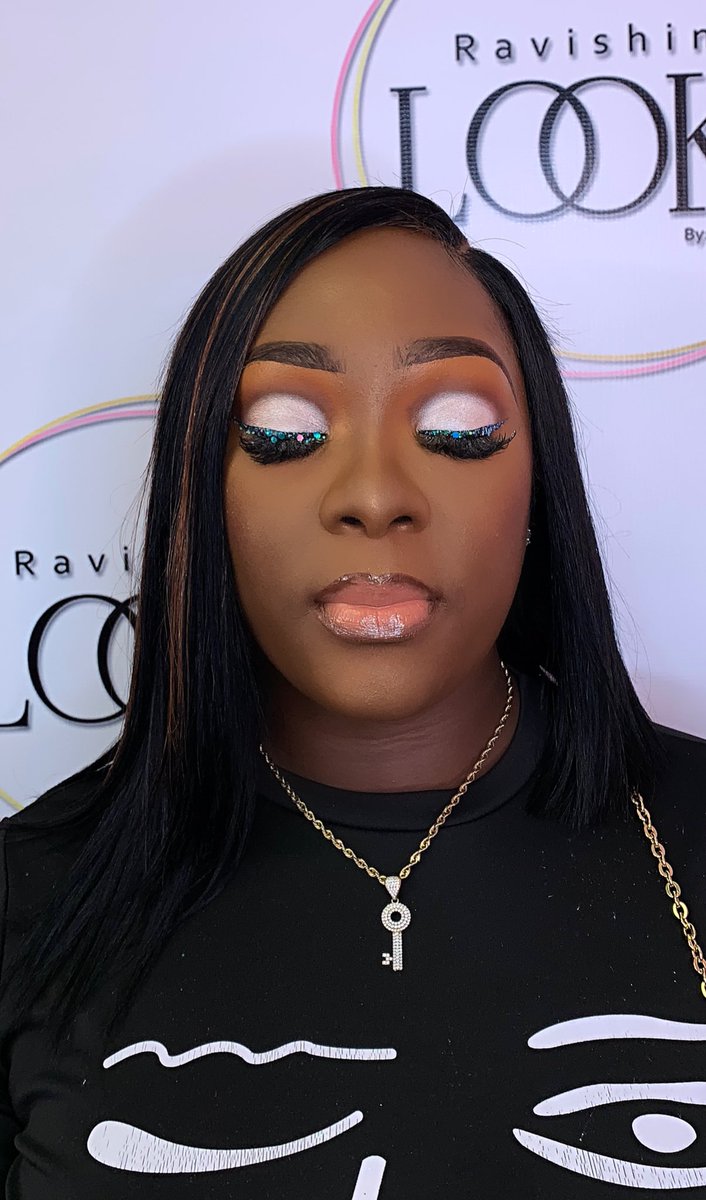LooksRavishing's tweet photo. Enhanced Ravishing Look with a beautiful glitter liner ✨ https://t.co/gOFIclbQBM