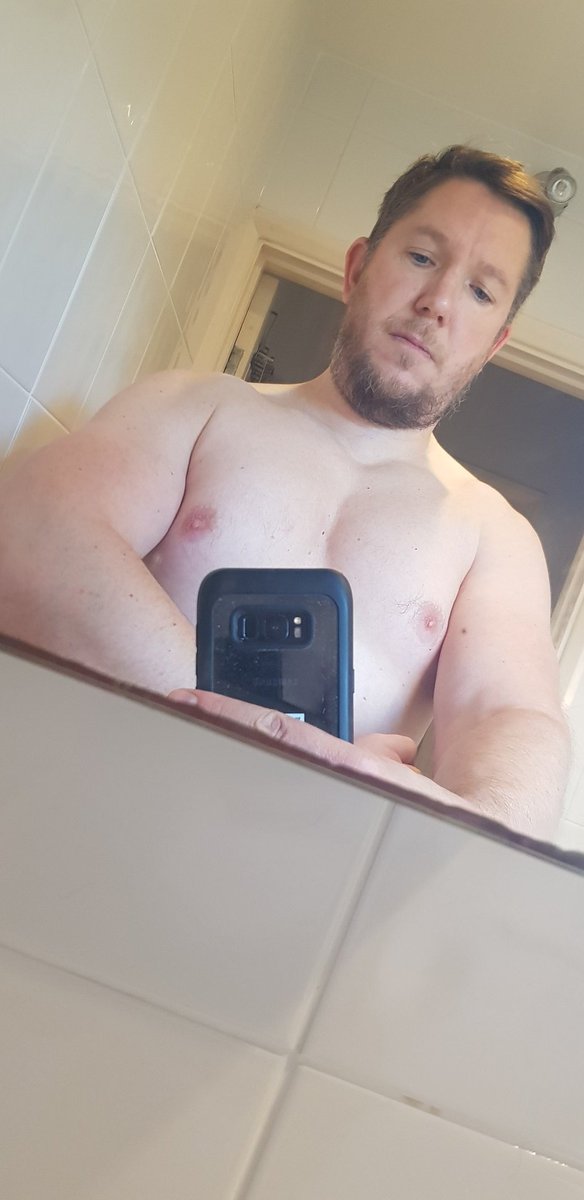 GavinWi79234383's tweet photo. #Monday glad that #homeworks will soon be over! #bodybuilding #bigbiceps #pumped #muscles #fitness #fitguy #beardedguy #bodybuilder #Lockdown2 #getswole #sizematters #projectmutate #projecthulk https://t.co/NQdKkW6gU8