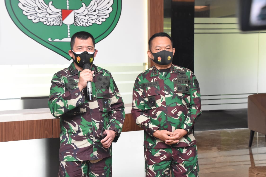 Kapuspen TNI : Penurunan Baliho HRS Yang Dilakukan Pangdam Jaya Didukung Panglima TNI
#tni #puspentni #kapuspen #baliho
๐https://t.co/hHO5yeGOgg https://t.co/d8G2kmdBGJ