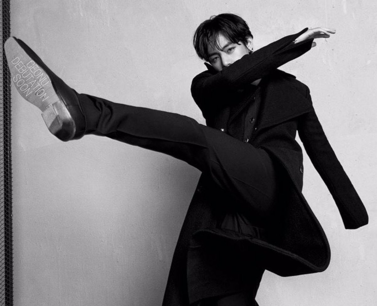asensions1's tweet photo. Kim Taehyung from BTS has something to say!
you better believe it or he'll kick your 🍑

#이간우 https://t.co/MJp3fhWuWB