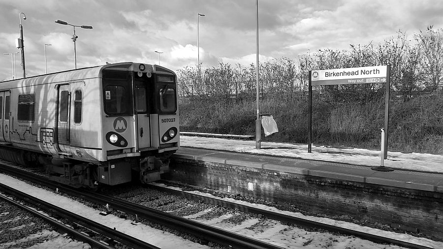 BIRKENHEAD 02-02-19.
Birkenhead North, February snow dusts the platforms Merseyrail 507027 glides in with a Liverpool Central service.
#Birkenhead #BirkenheadNorth #merseyrail #railways #travelphotography #blackandwhitephotography