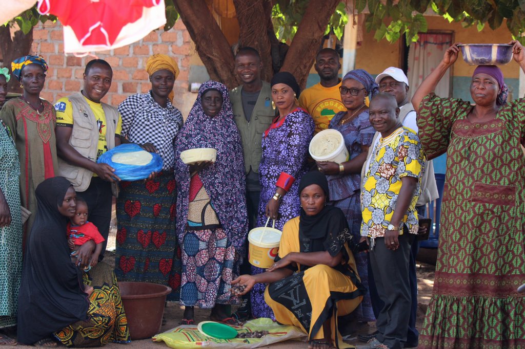 YouthconnektGN's tweet photo. IDENTIFICATION DES FEMMES MENTORS 
Après la Basse Guinée @YouthconnektGN for Women débarque en Haute Guinée. Les opérations d’identification des femmes #Mentors dans les localités de #Mandiana #Kouroussa et #Kankan se poursuivent. 
#600Femmes #Entreprendre #Mentorat #Formation https://t.co/bQdgY5uAQK