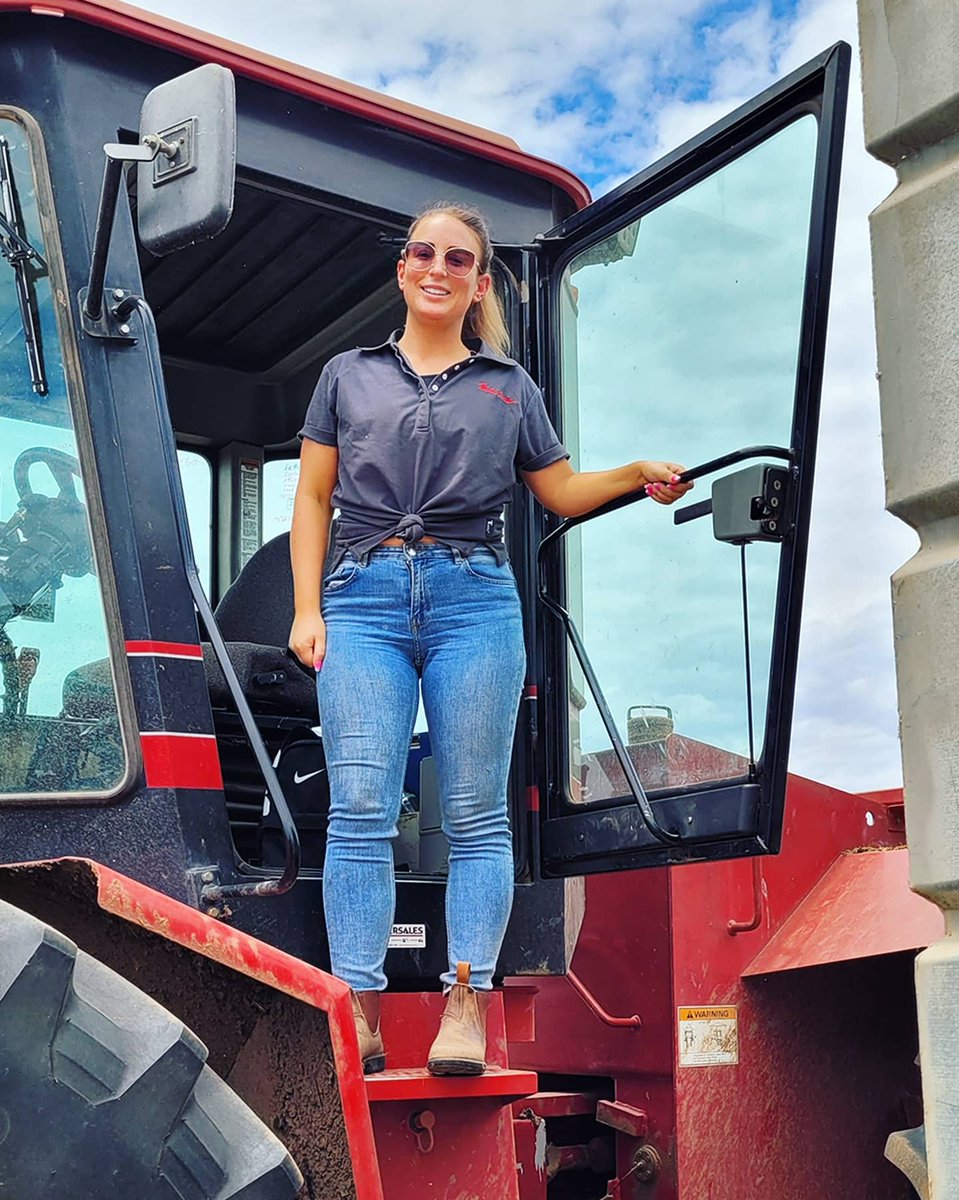 Zheanae's tweet photo. My ride for the weekend 🚜🌾
#steiger #caseih #chaserbindriver #harvest #wheat #barmedman #riverinaharvest @HeinjusLewis @CaseIHAus https://t.co/NG1c5rWyqn