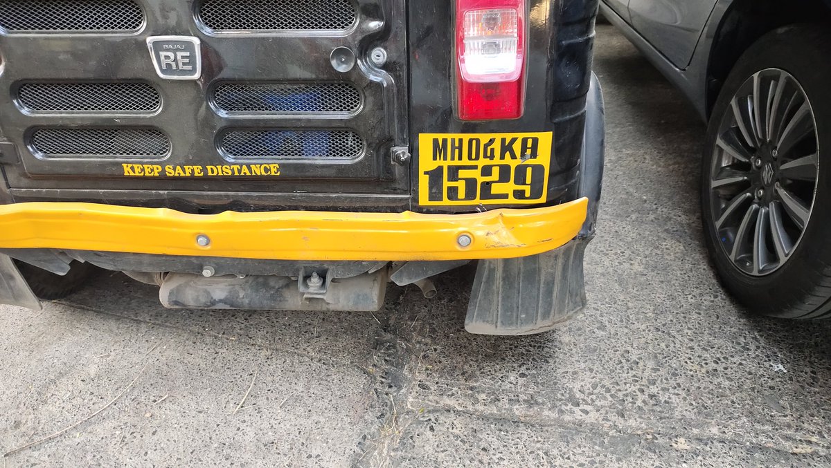 kunalhshinde's tweet photo. @MumbaiPolice this auto 1) broke the signal at the talao pali signal, thane west 2) scratched my car in the process. 3) created ruckus by the roadside. Please guide for necessary action. https://t.co/k9rtK9X2Vh
