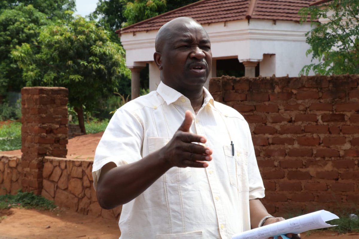 RoadsAgency's tweet photo. 1st project visited today was 3KM connecting Khubvi and Damani villages in the Thulamela Municipality. The project started in July 2019 and is expected to be completed in February 2021. RAL CEO says the community will benefit immensely upon completion of the project#RALatWork https://t.co/sMgqoMYSdQ