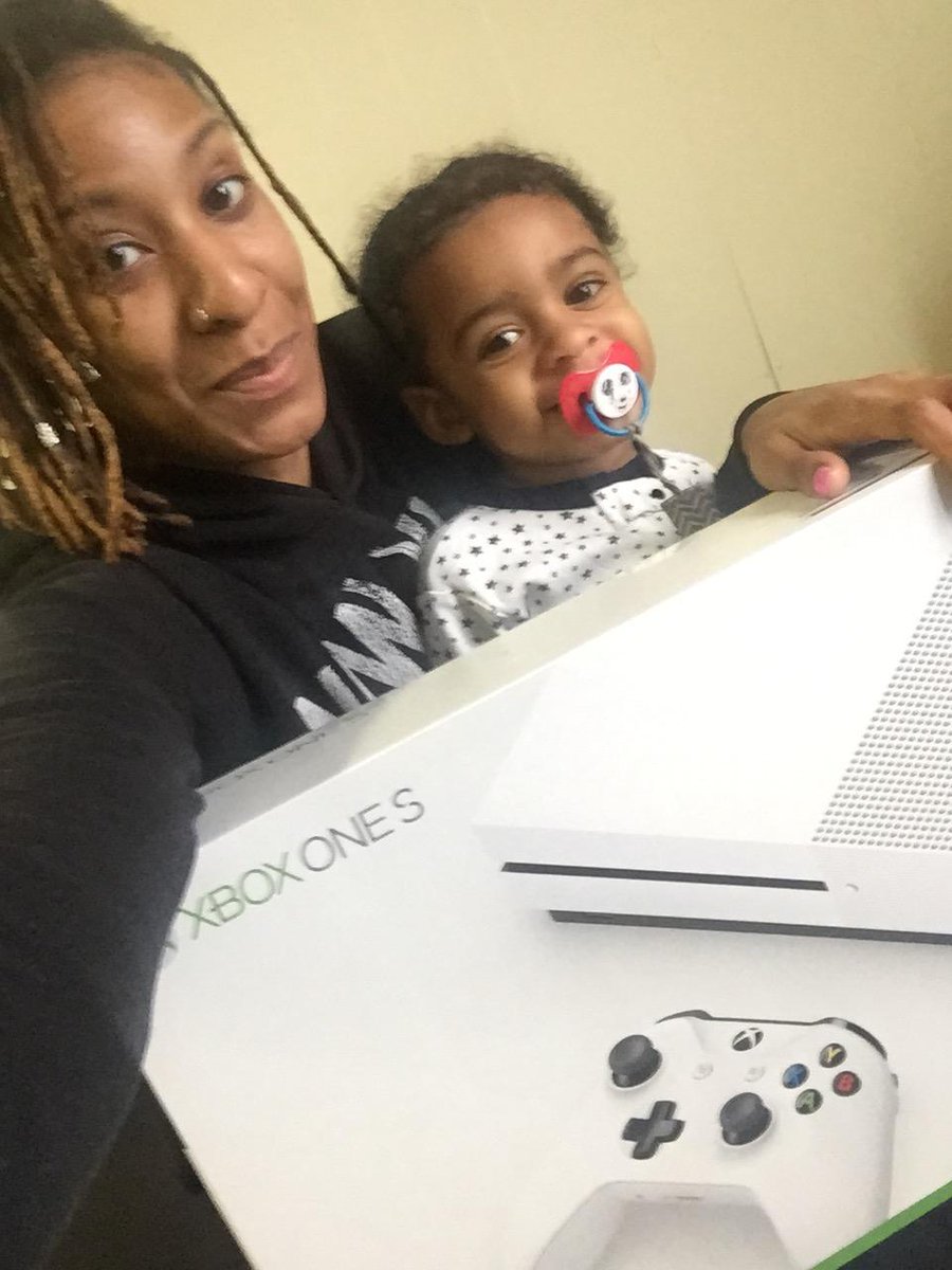 tattnthic13's tweet photo. Big ❤ hearts volunteer & big smiles made them X-Box winners. Thank you to Chief Maddrey for donating them to #OperationGiveback. #SaratogaShelter
#PBQSCommunityAffairs #copsandkids #thisiswhatwedo #bridgingthegaps @NYPDQueensSouth @NYPDCommAffairs @NYPDnews https://t.co/hsjyw9EUb0