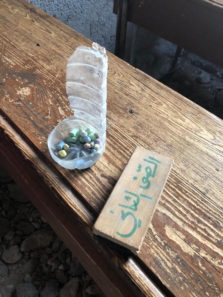 ihhoffroad's tweet photo. Bilginin gücüne inanıyorum, kültürün gücüne inanıyorum; ama eğitimin gücüne, daha çok inanıyorum. Suriye'de  on yıldır devam eden zulmün en çok etkilediği çocuklar derme çatma yapılarda   eğitimden geri kalmıyor. https://t.co/5Iu2bXdGWG