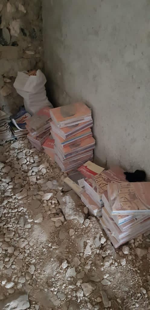 ihhoffroad's tweet photo. Bilginin gücüne inanıyorum, kültürün gücüne inanıyorum; ama eğitimin gücüne, daha çok inanıyorum. Suriye'de  on yıldır devam eden zulmün en çok etkilediği çocuklar derme çatma yapılarda   eğitimden geri kalmıyor. https://t.co/5Iu2bXdGWG