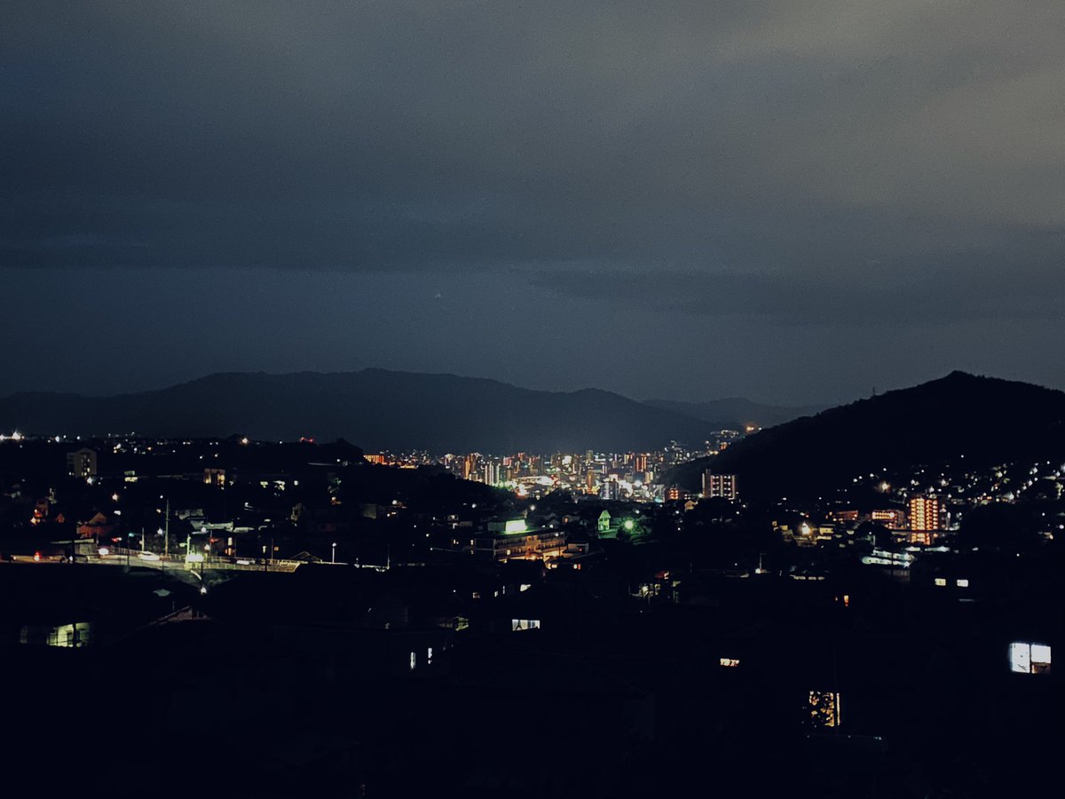 shunps_'s tweet photo. 久々の広島の夜景！
テンション上がりますね👍
辛いことあってもこれ観たら乗り越えられそうです😊
＃広島
＃夜景
＃写真好きな人と繋がりたい
 #カムバック https://t.co/ktwuucYAxo