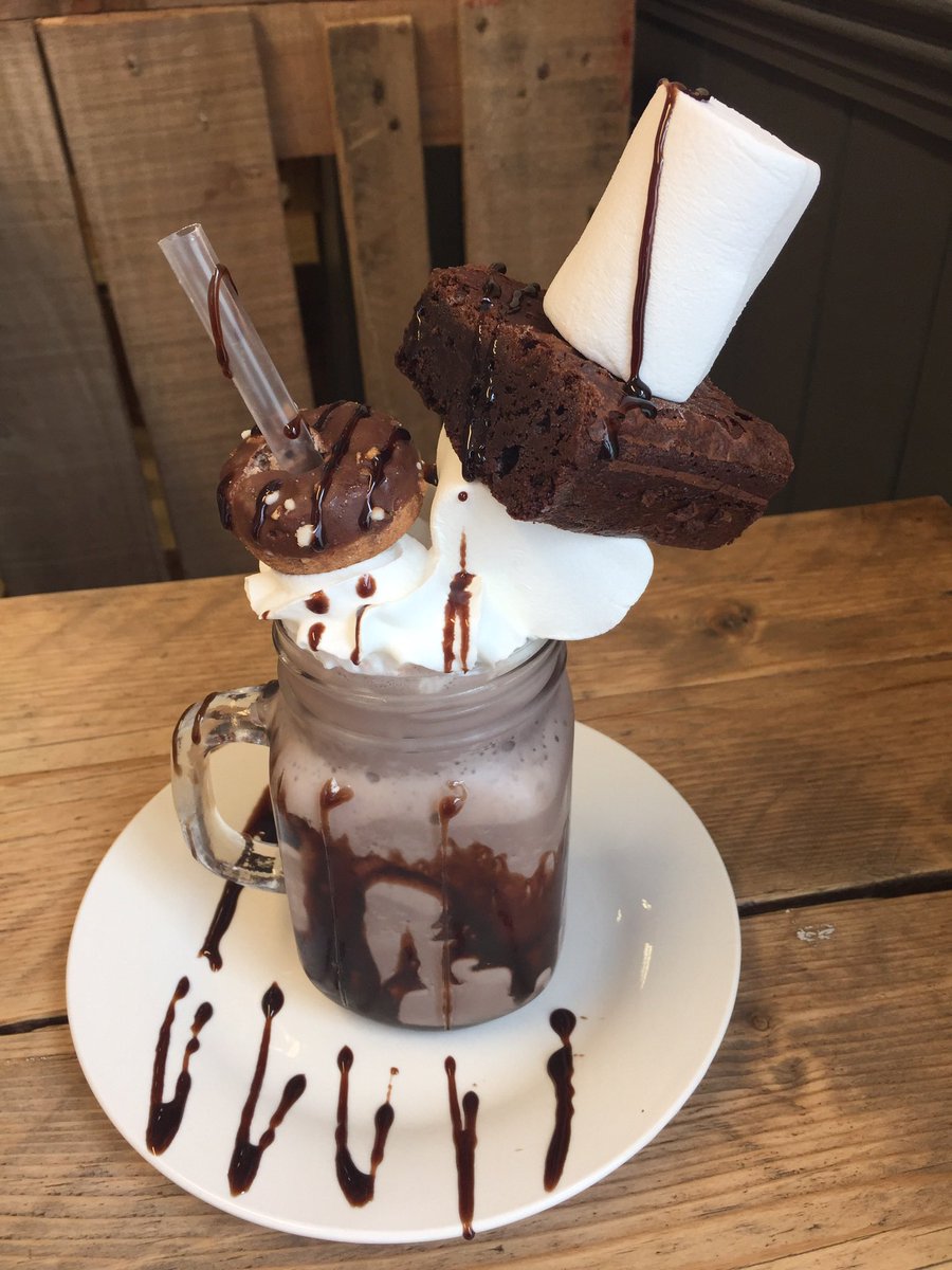 kerryleeanne's tweet photo. Lobster @rockybottoms1 dessert @RecruitingSerg chocolate cake @UrbanJungleNS and a freak shake @bellyboos_  all lovely local food and drink ❤️ #photoaday12 #Norfolk https://t.co/VVxfijEAK1