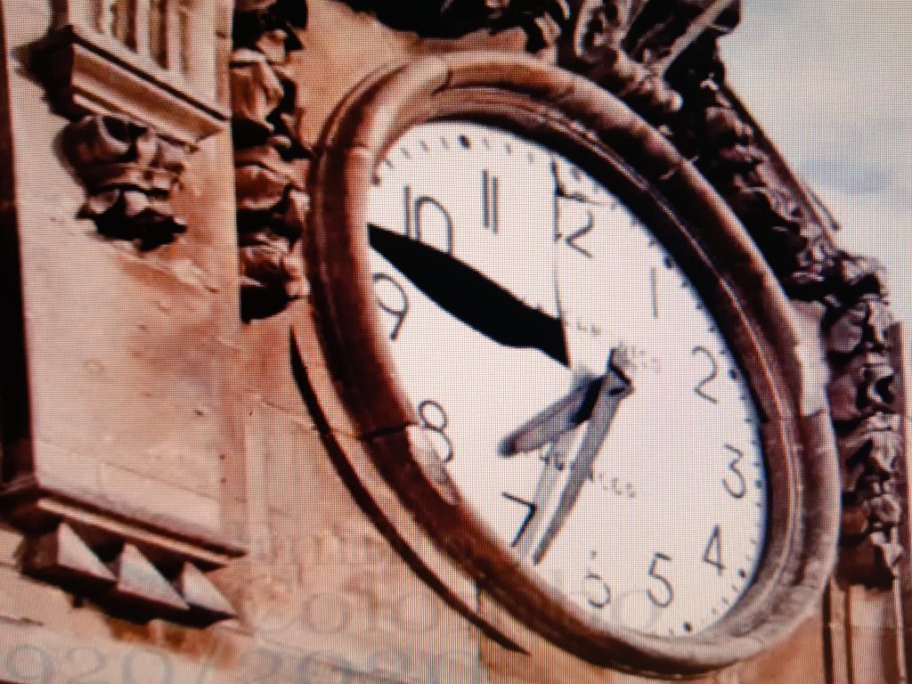 patty75443750's tweet photo. 40 anni fa si ferma l orologio, si ferma la vita di tanta gente, persone. In ricordo loro della loro sofferenza #Terremoto80 #terremotoirpinia eravamo senza Protezione civile da allora si costruì una bella realtà che oggi aiuta nell bisogno. La bella solidarietà italiana. https://t.co/lq9qqByvXc