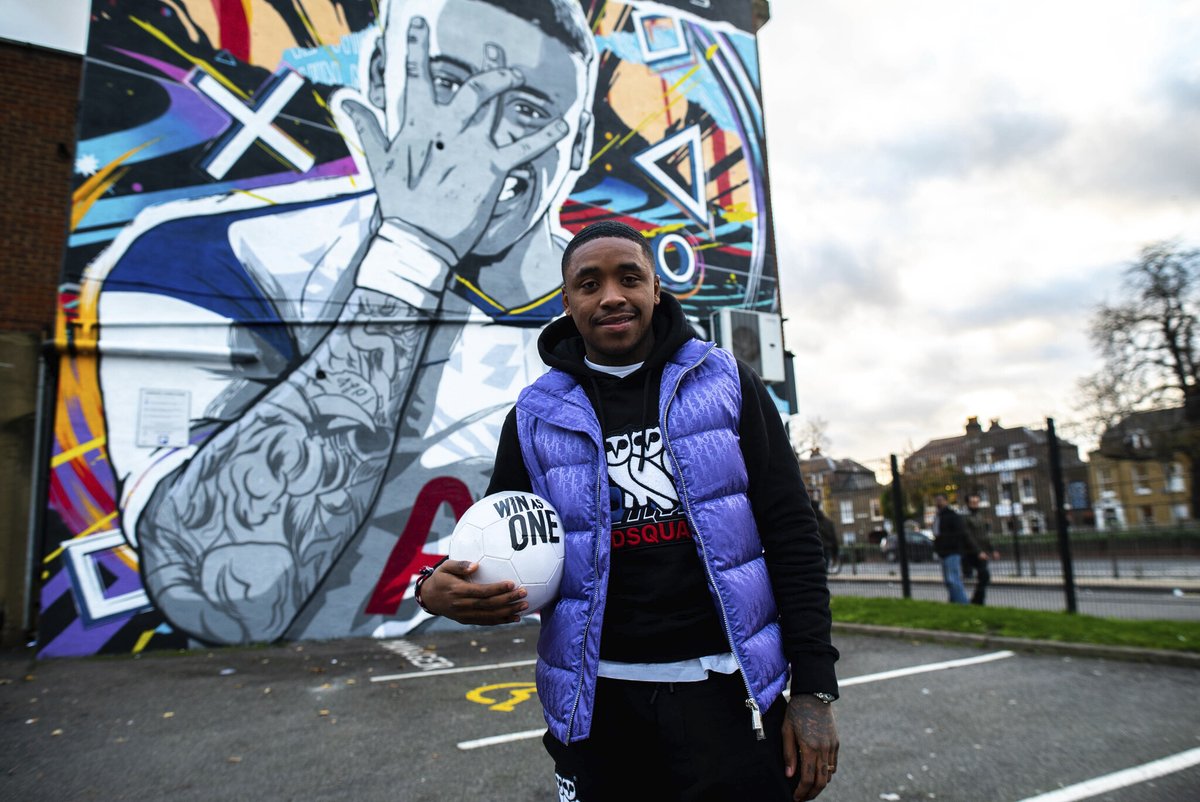 kineticwwUK's tweet photo. 🎮 ⚽️ @PlayStation x @EASPORTSFIFA 

With the release of the new #PS5 console this month and #FIFA21 game due out on 4th Dec, we had a blast helping to create these funky murals, featuring team stars across Liverpool, London and Manchester.

#WinAsOne #OOH https://t.co/piLsakESc1