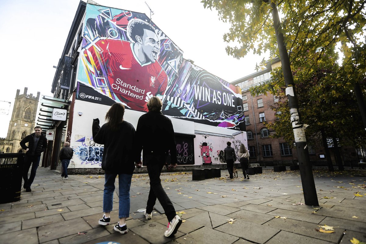 kineticwwUK's tweet photo. 🎮 ⚽️ @PlayStation x @EASPORTSFIFA 

With the release of the new #PS5 console this month and #FIFA21 game due out on 4th Dec, we had a blast helping to create these funky murals, featuring team stars across Liverpool, London and Manchester.

#WinAsOne #OOH https://t.co/piLsakESc1
