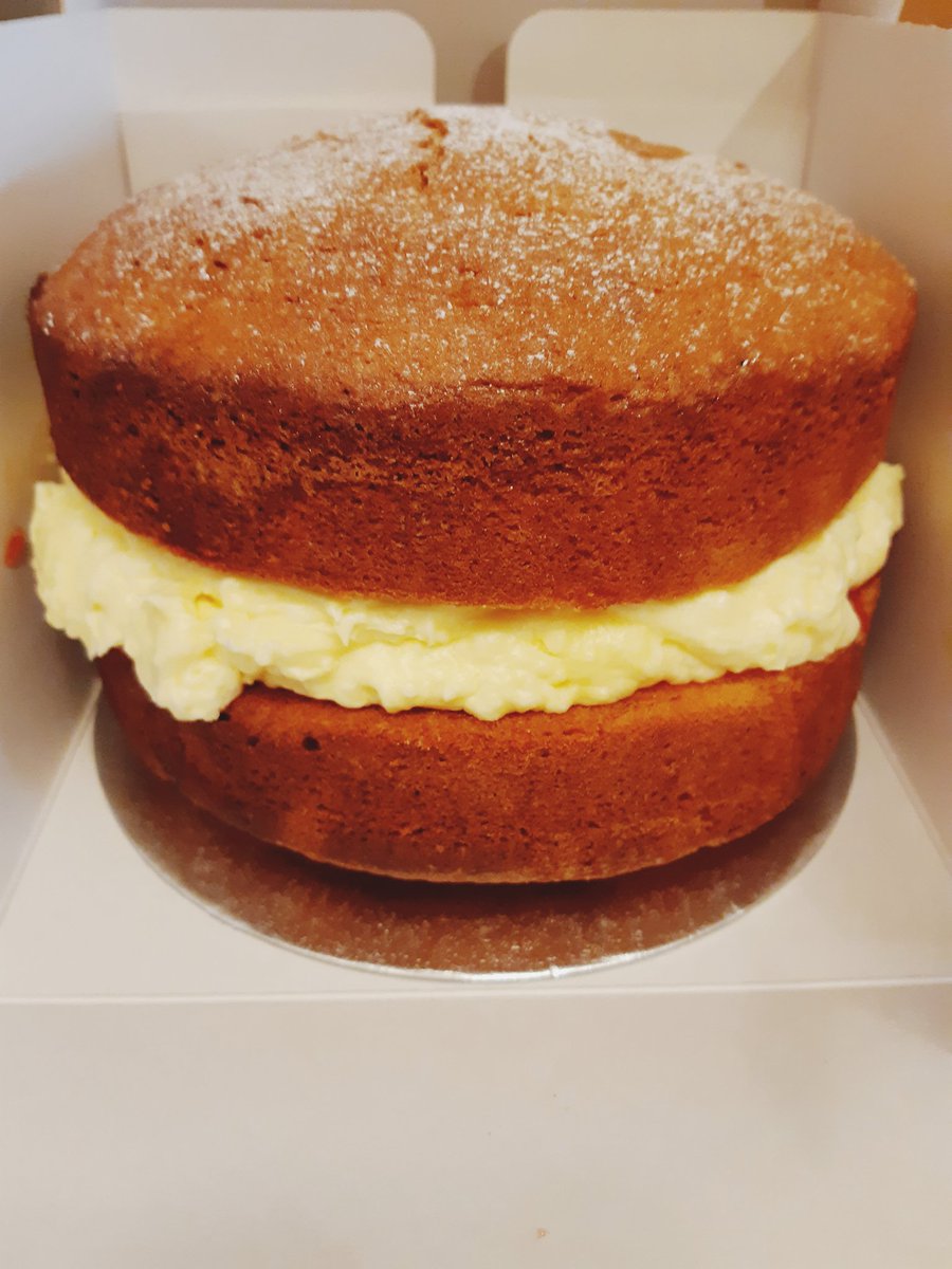ASpoonfulofHon1's tweet photo. Very Jammy Victoria Sponge off for delivery today 😋 https://t.co/gpOAFmSTfd