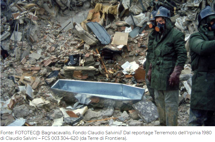 anppevvf's tweet photo. Per non dimenticare, sono passati #quarantanni da quel tragico giorno che ha  impegnato i #vigilidelfuoco da tutto il Paese in #irpinia 23 Novembre 1980 https://t.co/QBYLwL8ytM