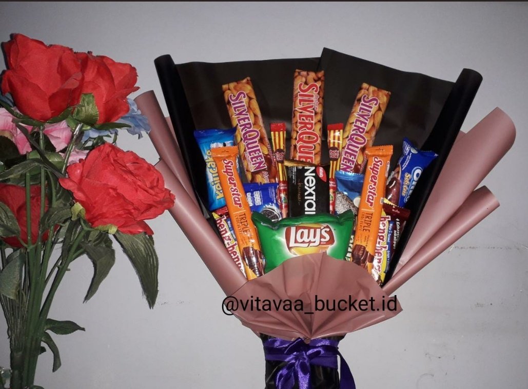 nvta20_'s tweet photo. Aku di sini jual bucket snack gitu, cocok bngt buat ngasih ke pacar,sahabat bahkan ortu kalian mulai dari harga 30k ajah. Bisa request, Domisili depok. untuk luar depok kita bisa kirim via jne/jnt kalo ada yg minat bisa bngt dm aku atau chat ke nmr 08815834736 #BeliKreatifLokal https://t.co/P1WzIWtiuF