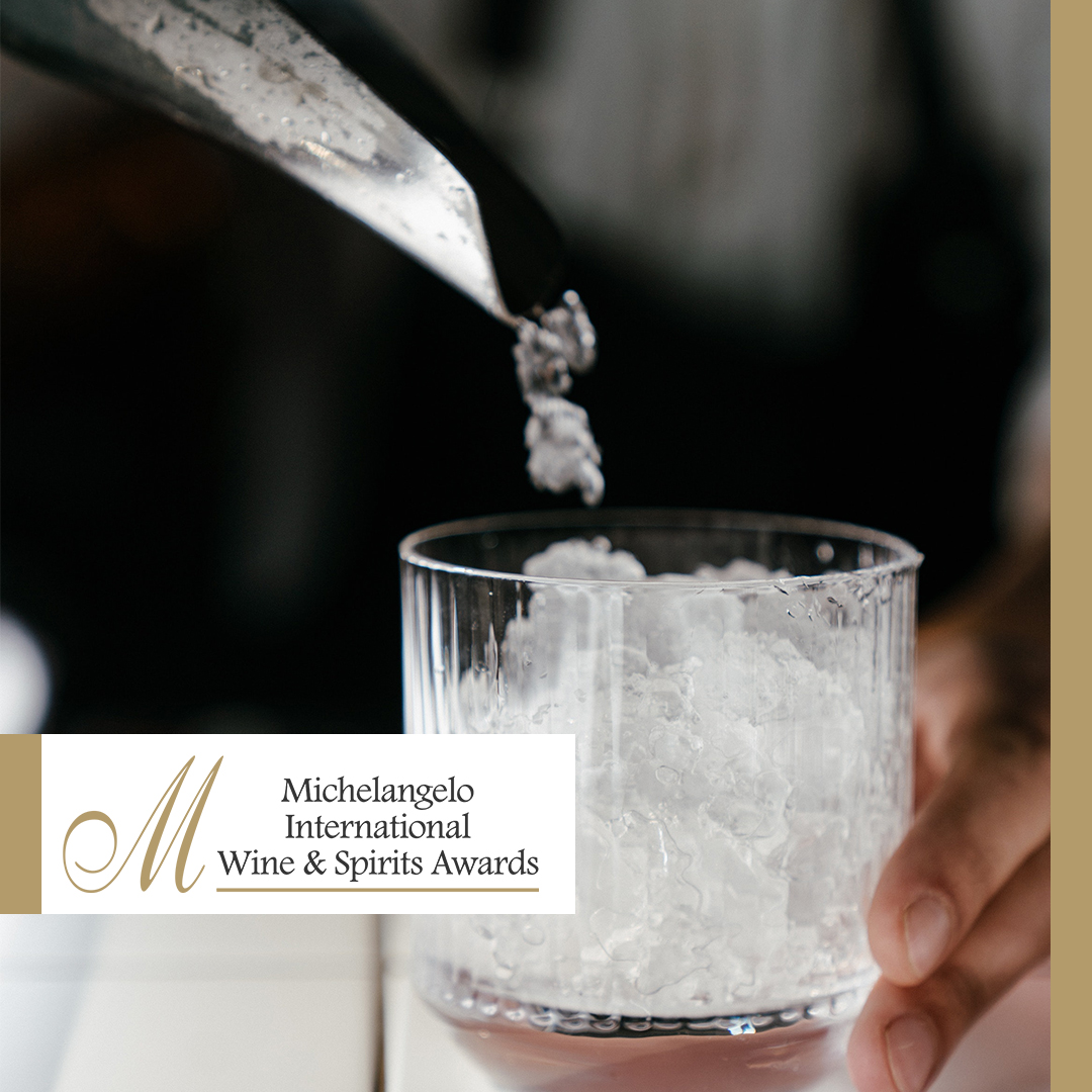 Have a hankering for something sweet? Try the 2020 @MCClabel Dessert Wine Grand Prix Winner – Ann de Doorns 2017 Muscadel. With spicy clove and raisin notes and a  smokey vanilla and sweet muscat palate, this is one to enjoy on crushed ice this summer. 🧊🧊🧊 #michelangelowawards