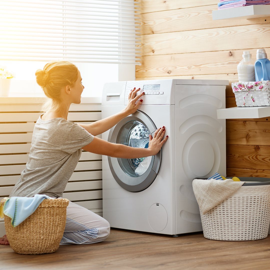 HouseJva's tweet photo. Does washing clothes at 60 shrink them? 👚

Washing clothes in hot water may seem like a good way to guarantee that your clothes, sheets and towels are as clean and possible.

But, unfortunately, this can lead to shrinkage and the garment having to be thrown away all together. https://t.co/shfBYqir3d