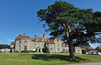 ukhousemartins's tweet photo. #HouseMartinStatelyHomeChallenge
After the Chatsworth House netting debacle of this last spring, we'd like to build a database of large country houses where HMs are welcomed, protected or even threatened!
Please share your knowledge!
Welcomed @CrowhurstPark East Sussex! https://t.co/le3GpJOcfI