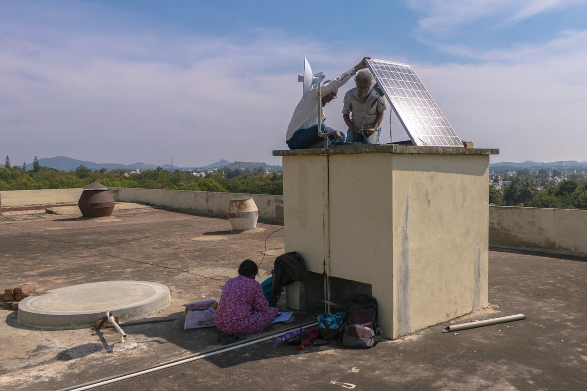 servelots's tweet photo. Yesterday we piloted connecting the villages of Devarayanadurga,Iruway&Durgadhalli to fibre broadband Internet through relay@ Ravamill,Tumkur. We will be setting up repeaters across the villages, expanding the network.
#Wifi #mesh #internetacess
pc @thestrangerobot https://t.co/VvrdvHY1E1